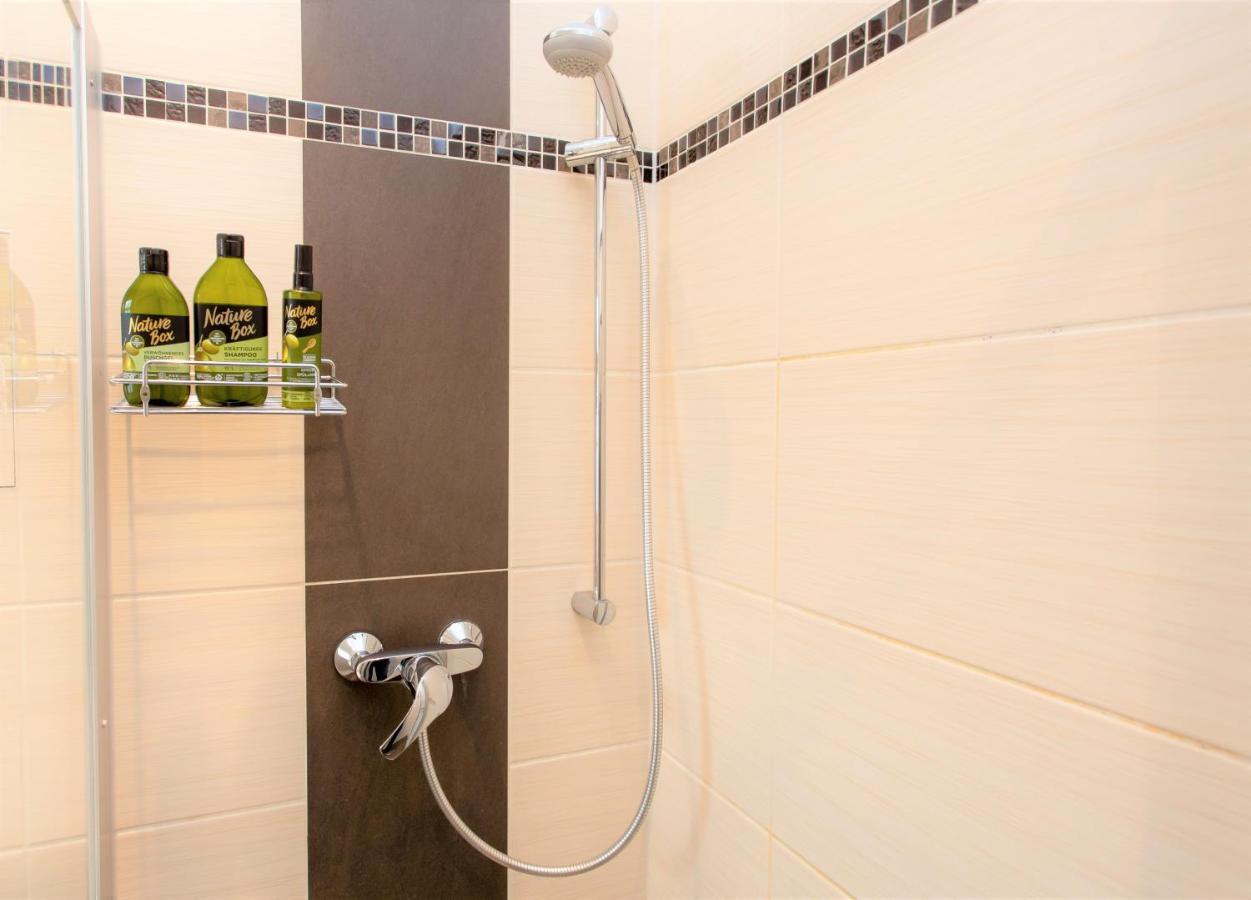 Luxus-apartment Im Herzen Von - Kostenloser Parkplatz In Videouberwachter Tiefgarage Apartment *